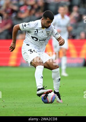 Parramatta, Australie. 01 janvier 2024. Ali Auglah du Macarthur FC vu en action lors du match de la saison 10 de la A-League 2023/24 entre le Western Sydney Wanderers FC et le Macarthur FC au CommBank Stadium. Score final ; Western Sydney Wanderers FC 3:1 Macarthur. Crédit : SOPA Images Limited/Alamy Live News Banque D'Images