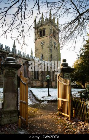 Royaume-Uni, Angleterre, Cheshire, Macclesfield, Gawsworth, Église St James en hiver Banque D'Images