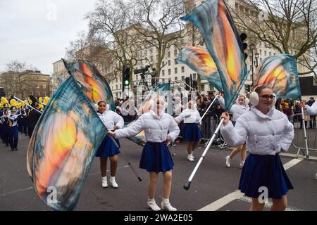 Londres, Angleterre, Royaume-Uni. 1 janvier 2024. Les participants au défilé du jour de l'an 2024 à Londres passent par Whitehall. (Image de crédit : © Vuk Valcic/ZUMA Press Wire) USAGE ÉDITORIAL SEULEMENT! Non destiné à UN USAGE commercial ! Crédit : ZUMA Press, Inc./Alamy Live News Banque D'Images