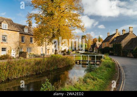 Automne dans Lower Slaughter, Cotswolds Village, Angleterre, Royaume-Uni Banque D'Images