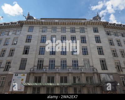 VIENNE, AUTRICHE - CIRCA SEPTEMBRE 2022 : Oesterreichische Postsparkasse Traduction Austrian postal Savings Bank Building conçu par Otto Wagner Circa Banque D'Images