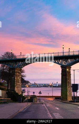 Scarborough South Bay Spa Bridge à Sunrise, Scarborough, Angleterre, Royaume-Uni Banque D'Images