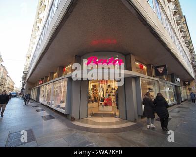 TURIN, ITALIE - 28 NOVEMBRE 2023 : Bata Storefront Banque D'Images