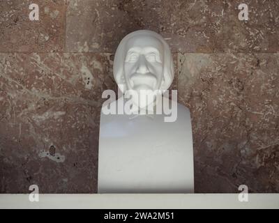 DONAUSTAUF, ALLEMAGNE - VERS JUIN 2022 : buste du physicien Albert Einstein au temple Walhalla par le sculpteur Uhlig Circa 1990 Banque D'Images