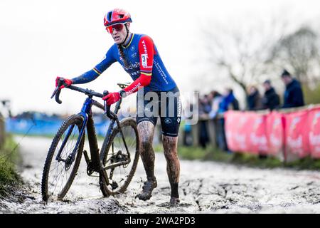 Baal, Belgique. 01 janvier 2024. La marque néerlandaise Lucinda Brand photographiée en action lors de la course élite féminine de l'épreuve cycliste de cyclocross GP Sven Nys le lundi 01 janvier 2024 à Baal, étape 4/8 de la compétition X2O Badkamers Trofee Veldrijden'. BELGA PHOTO JASPER JACOBS crédit : Belga News Agency/Alamy Live News Banque D'Images