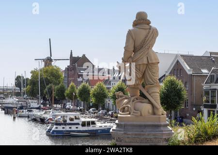 Statue de Piet Pieterszoon hein, également connu sous le nom de Piet hein, née le 25 novembre 1577 à Delfshaven. Banque D'Images