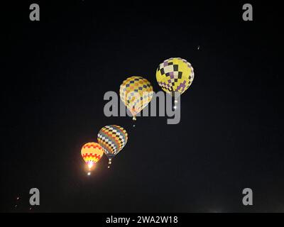 Lueur nocturne de ballons à la Balloon Fiesta à Albuquerque, Nouveau-Mexique en 2023 Banque D'Images