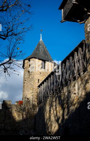 Château Comtal, grand château du 12e siècle restauré, perché sur une colline, avec un musée dans cette célèbre ville fortifiée médiévale, la Cité, citadelle médiévale, Carcasso Banque D'Images