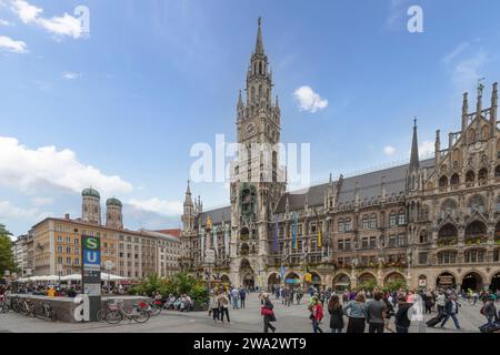 Nouvel hôtel de ville sur la place Marienplatz à Munich, Bavière, Allemagne. Banque D'Images