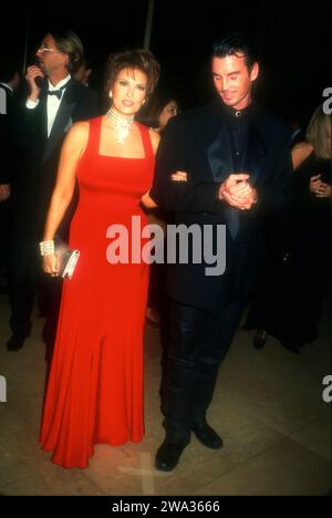 Beverly Hills, Californie, USA 25 octobre 1996 l'actrice Raquel Welch assiste au Carousel of Hope ball 1996 à l'hôtel Beverly Hilton le 25 octobre 1996 à Beverly Hills, Californie, USA. Photo de Barry King/Alamy stock photo Banque D'Images