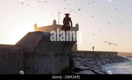 Homme en costume de pirate marche les murs de la ville près du fort un soir d'hiver dans la ville d'Essaouira, Maroc, le 1er janvier 2024 Banque D'Images