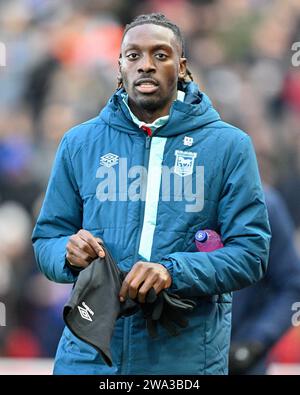 Freddie Ladapo d'Ipswich Town marche vers le banc avant le coup d'envoi, pendant le match du championnat Sky Bet Stoke City vs Ipswich Town au Bet365 Stadium, Stoke-on-Trent, Royaume-Uni, le 1 janvier 2024 (photo de Cody Froggatt/News Images) Banque D'Images