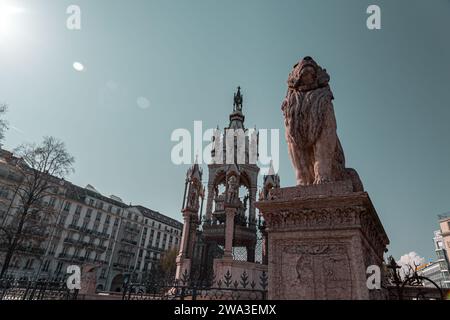 Genève, Suisse - 25 mars 2022 : le monument Brunswick est un mausolée construit en 1879 dans le jardin des Alpes pour commémorer Charles II, duc de BR Banque D'Images