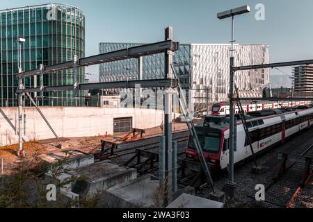 Genève, Suisse - 25 mars 2022 : la gare de Genève-Secheron est une gare de la commune de Genève, dans le canton suisse de Genève Banque D'Images