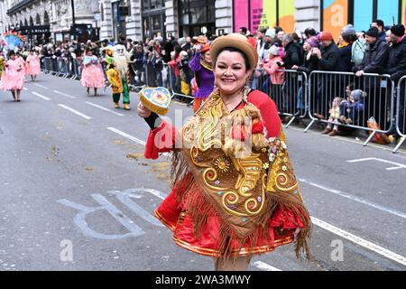 Londres, Royaume-Uni. 1 janvier 2024. Défilé annuel du nouvel an à Londres avec des centaines de flotteurs dans le centre de londres, Royaume-Uni. Crédit : Voir Li/Picture Capital/Alamy Live News Banque D'Images