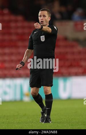 Middlesbrough le lundi 1 janvier 2024. Arbitre de match David Webb lors du match du championnat Sky Bet entre Middlesbrough et Coventry City au Riverside Stadium, Middlesbrough le lundi 1 janvier 2024. (Photo : Mark Fletcher | MI News) crédit : MI News & Sport / Alamy Live News Banque D'Images