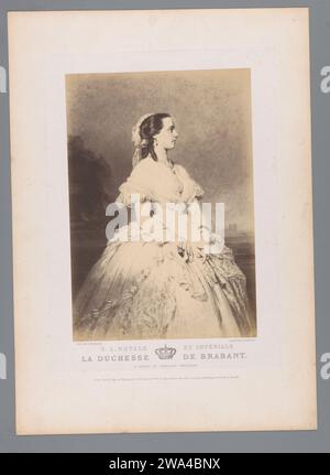 Production photographique d'un portrait peint de Marie Henriëtte d'Autriche, comtesse de Brabant, par Franz Xaver Winterhalter, Edmond Fierlants, d'après Franz Xaver Winterhalter, c. 1858 - avant 1863 photographie cette photo fait partie d'une couverture avec sept photos, deux magazines de titre et une liste d'images. Support photographique albumen print personnes historiques - BB - femme. reine Banque D'Images
