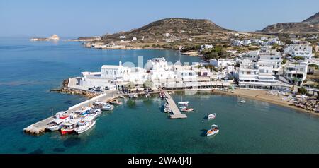 Village de Pollonia sur l'île de Milos, Cyclades, Grèce Banque D'Images