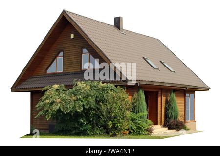 La grange du village sans nom sont faites de rondins de bois. Isolé sur blanc Banque D'Images