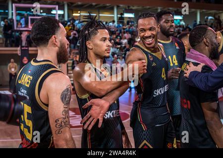 Monaco, Monaco. 29 décembre 2023. Joueurs de Monaco vus après le 17e tour du match de Turkish Airlines Euroleague entre L'AS Monaco et le FC Barcelone à la salle Gaston-Medecin. Score final ; AS Monaco 91:71 Barcelone. Crédit : SOPA Images Limited/Alamy Live News Banque D'Images