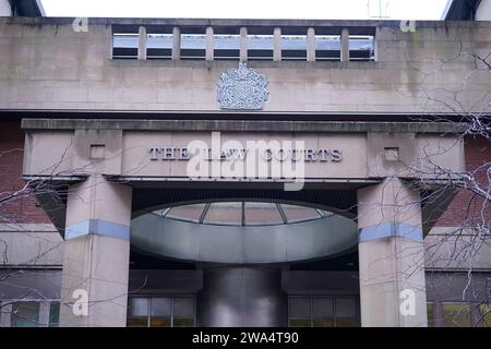 Vue du bâtiment des tribunaux de Sheffield, abritant la haute Cour, la Cour de la Couronne et la Cour du comté de Sheffield. Hassan Jhangur comparaît par liaison vidéo au tribunal de la Couronne de Sheffield, accusé du meurtre du père de deux enfants Chris Marriott, qui est mort après avoir été heurté par une voiture alors qu'il tentait d'aider un étranger à Sheffield. Il est également accusé de cinq chefs de tentative de meurtre. Date de la photo : mardi 2 janvier 2024. Banque D'Images