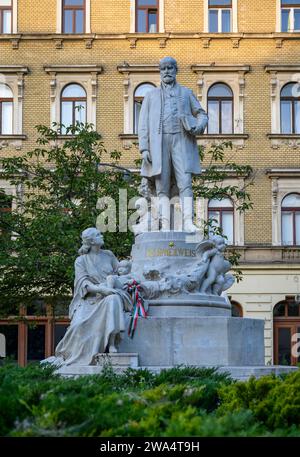 Monument d'Ignaz Semmelweis par Alajos Stróbl, à l'hôpital Szent Rókus Budapest, Hongrie Ignaz Philipp Semmelweis (Semmelweis Ignác Fülöp 1 juillet 1 Banque D'Images