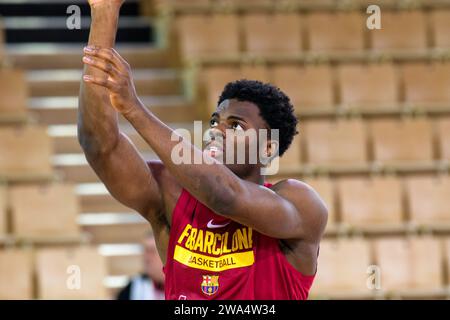 Monaco, Monaco. 29 décembre 2023. James Nnjaji, joueur n°23 du FC Barcelone, est en action avant le match pour la 17e manche de l’Euroleague Turkish Airlines entre L’AS Monaco et le FC Barcelone à la salle Gaston-Medecin à Monaco, le 29 décembre 2023. Photo de Laurent Coust/ABACAPRESS.COM crédit : Abaca Press/Alamy Live News Banque D'Images