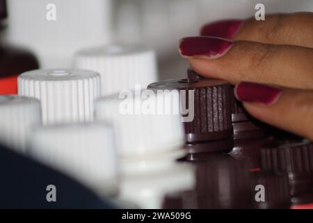 Produits chimiques d'essai de laboratoire analyseur de chimie semi Auto. Inde Banque D'Images