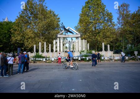 La place de la liberté (Szabadság tér) est une place publique située dans le quartier de Lipótváros à Budapest, en Hongrie. Banque D'Images