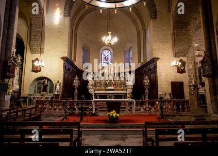 Intérieur de l'église, Abbaye de Caunes-Minervois, datant du VIIIe siècle, département de l'Aude en région Occitanie, France Banque D'Images