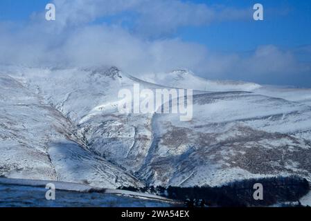 Jour d'hiver Grindslow Knoll sur la bordure sud de Kinder Scout Edale Derbyshire Angleterre Banque D'Images