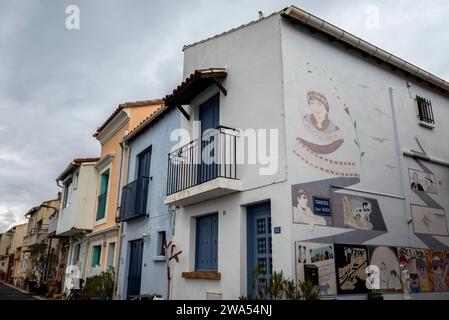 Murale Agnes Varda, la Pointe courte, un quartier de pêcheurs ouvrier situé entre le Canal Royal et la lagune de l'étang de Thau. Sète, France Banque D'Images