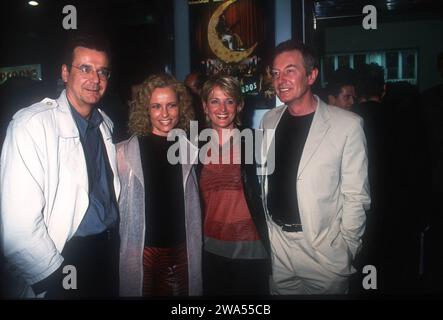 Österreichischer journaliste Hans Mahr und Moderatorin Katja Burkhardt sowie Moderatorin Ulla Kock am Brink und Alfred Bremm BEI der Filmpremiere vom deutschen Actionthriller film 'I Love You Baby', Majorque 2000. Banque D'Images