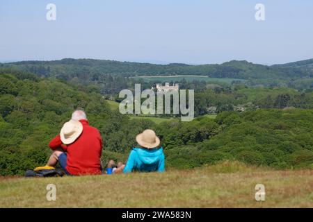 Faire une pause, profiter de la vue depuis Chase End Hill, Herefordshire, Royaume-Uni. Photo de Andrew Higgins/Thousand Word Media Banque D'Images