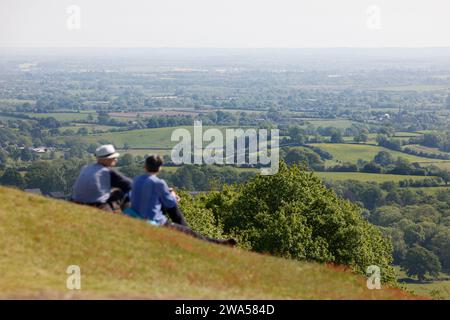 Faire une pause, profiter de la vue depuis Chase End Hill, Herefordshire, Royaume-Uni. Photo de Andrew Higgins/Thousand Word Media Banque D'Images