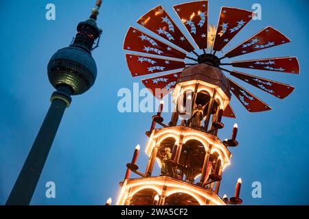 Weihnachtsmarkt am Alexanderplatz à Berlin am 23. Dezember 2023. Weihnachstmärkte à Berlin *** marché de Noël à Alexanderplatz à Berlin le 23 décembre 2023 marchés de Noël à Berlin Banque D'Images