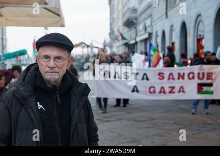 Trieste, Italie. 1 janvier 2024. Gian Andrea franchi participe à la marche pour la paix et la Fraternité organisée par le Comité Danilo Dolci et le centre italo-slovène de Trieste. Crédit : M.Bariona/Alamy Live News Banque D'Images