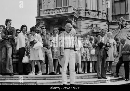 Bis zur Bitteren neige, Spielfilm nach dem Roman von Johannes Mario Simmel, Deutschland 1975, Regie : Gerd Oswald, Reisegruppe Banque D'Images