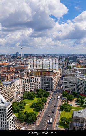 Berlin, Allemagne - 4 août 2021 - place Leipziger Platz dans le centre-ville, vue aérienne, quartier central de Mitte. Banque D'Images