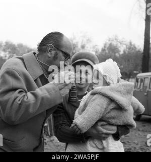 Frau Wirtin Hat auch eine Nichte, Filmkomödie, Österreich/Deutschland/Italien, Regisseur Franz Antel mit Baby Banque D'Images