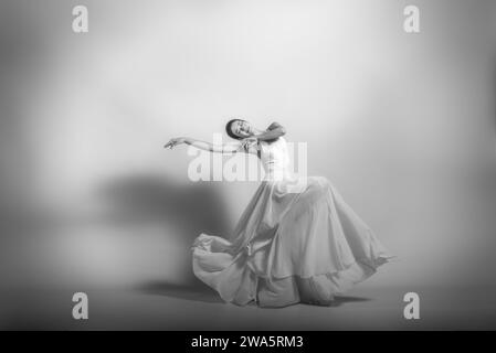 Danseur de ballet avec de belles poses, danseurs asiatiques dansant le ballet, images de ballet, art de la danse Banque D'Images