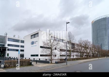 Bonn, Allemagne - 23 décembre 2023 : vue du bâtiment Deutsche Welle, le radiodiffuseur public international allemand à Bonn Allemagne Banque D'Images