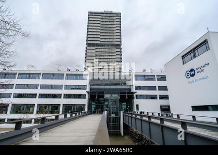 Bonn, Allemagne - 23 décembre 2023 : vue du bâtiment Deutsche Welle, le radiodiffuseur public international allemand à Bonn Allemagne Banque D'Images