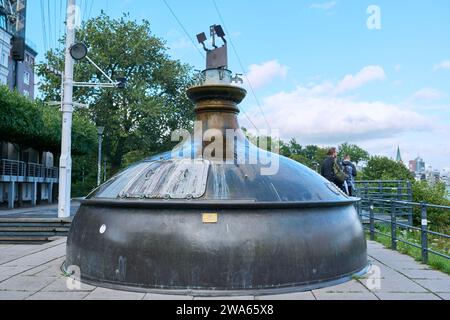 Hambourg, Allemagne, 1.08.2023, ancienne fontaine de réservoir de brasserie près du port de Hambourg, lieu touristique célèbre de Hambourg Banque D'Images