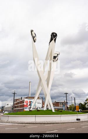 Stuttgart, Allemagne - 15 août 2023 : Grande vue sur Porscheplatz, où se trouvent le Centre Porsche, l'usine Porsche et le Musée Porsche. Banque D'Images