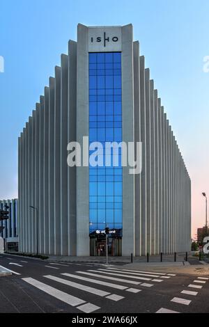 Immeuble de bureaux faisant partie du développement de l'ISHO dans le centre-ville de Timisoara, Roumanie, achevé en 2018 Banque D'Images