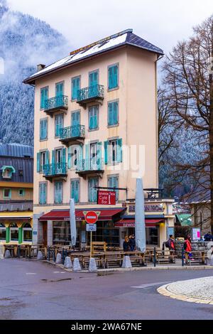 Chamonix-Mont-blanc, France - 1 avril 2018 : le célèbre bâtiment mince et le café Elevation 1904 à Chamonix, France Banque D'Images