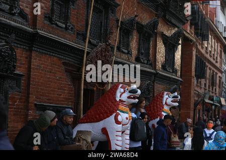 Katmandou, Népal - novembre 17 2023 : l'extérieur de la place Kathmandu durbar. l'industrie du tourisme est l'une des principales affaires au népal Banque D'Images