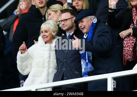 Ancien footballeur anglais Barry Fry (à droite) avant le match de Sky Bet League One au Pride Park, Derby. Date de la photo : lundi 1 janvier 2024. Banque D'Images