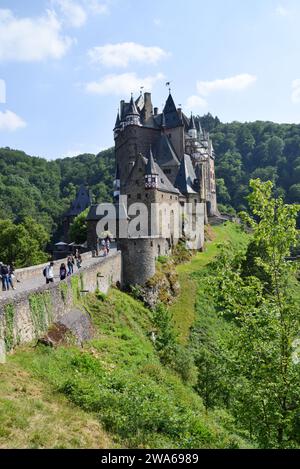 Rhénanie-Palatinat, Allemagne. 19 mai 2018 : vue de jour du château d'Eltz (Burg Eltz). Crédit : Vuk Valcic/Alamy Banque D'Images